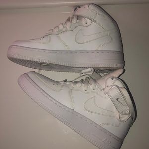White Nike Air Force Ones Size 4.5 Youth